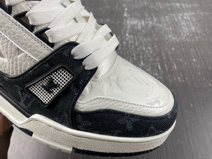 LOU1VTON trainer (EU47)