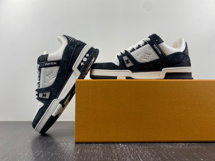 LOU1VTON trainer (EU47)