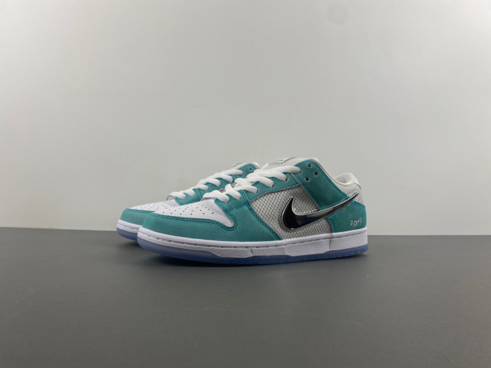 nike sb dunk low april skateboards fd2562-400