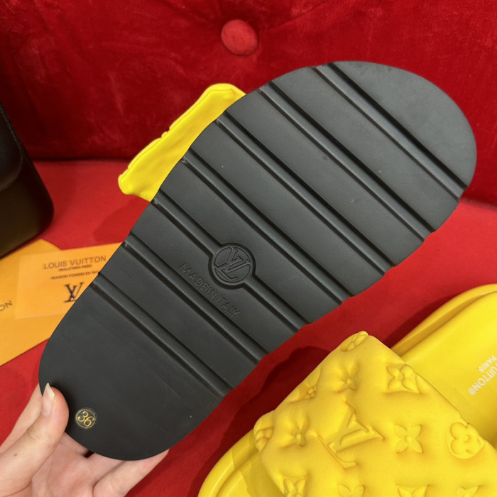 LOU1_TON POOL PILLOW COMFORT MULE (EU35-EU40)